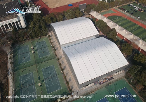選擇低成本搭建網(wǎng)球場篷房，看看是怎么樣的呢？